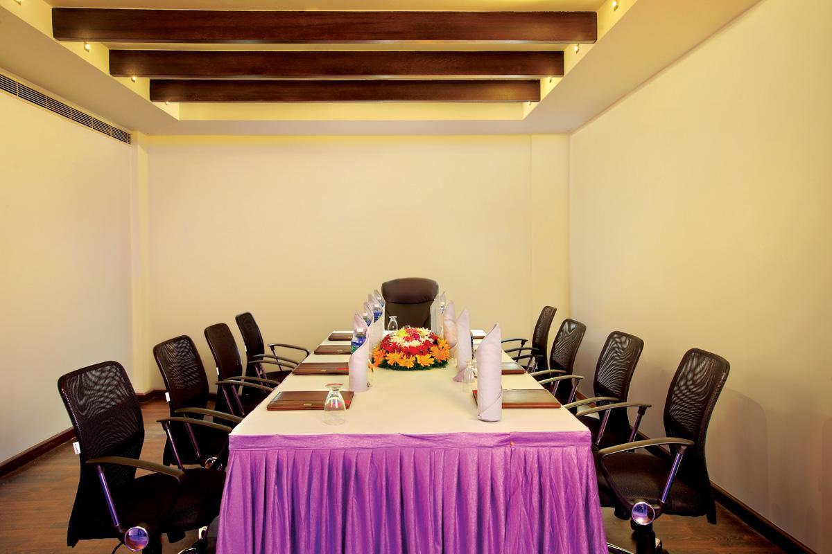 Hotel Aswathy Kodungallur Экстерьер фото